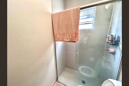 Casa à venda com 181m², 3 quartos e 2 vagas Casa à venda com 181m², 3 quartos e 2 vagasBanheiro da Suíte