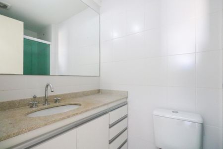 Apartamento à venda com 70m², 2 quartos e 1 vaga Apartamento à venda com 70m², 2 quartos e 1 vagaBanheiro Social