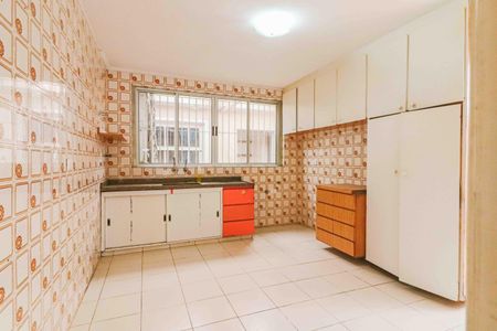 Casa à venda com 134m², 3 quartos e 2 vagas Casa à venda com 134m², 3 quartos e 2 vagasCozinha