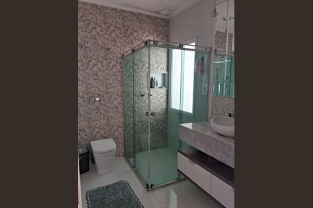 Casa à venda com 237m², 2 quartos e 4 vagas Casa à venda com 237m², 2 quartos e 4 vagasBanheiro da Suíte 2
