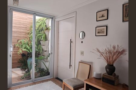 Casa à venda com 237m², 2 quartos e 4 vagas Casa à venda com 237m², 2 quartos e 4 vagasSala