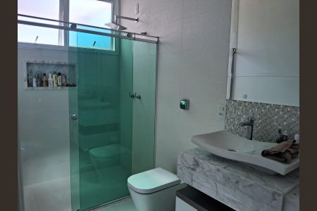 Casa à venda com 237m², 2 quartos e 4 vagas Casa à venda com 237m², 2 quartos e 4 vagasBanheiro da Suíte 1