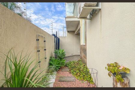 Casa à venda com 115m², 3 quartos e 2 vagas Casa à venda com 115m², 3 quartos e 2 vagasÁrea externa
