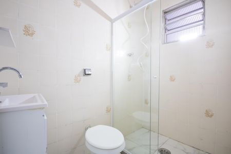 Banheiro de casa para alugar com 1 quarto, 55m² em Santo Antônio, Osasco