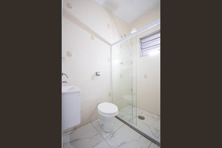 Banheiro de casa para alugar com 1 quarto, 55m² em Santo Antônio, Osasco