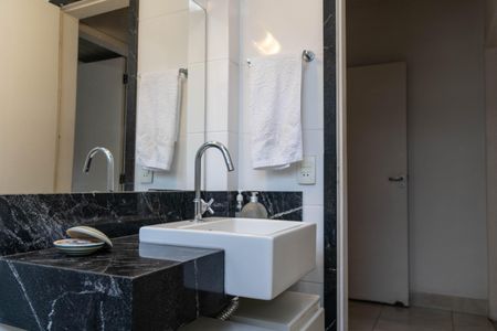 Apartamento à venda com 100m², 3 quartos e 2 vagas Apartamento à venda com 100m², 3 quartos e 2 vagasBanheiro Social