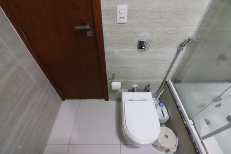 Casa à venda com 370m², 3 quartos e 8 vagasBanheiro da Suíte 1