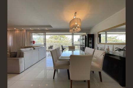 Apartamento à venda com 134m², 4 quartos e 2 vagas Apartamento à venda com 134m², 4 quartos e 2 vagasSala