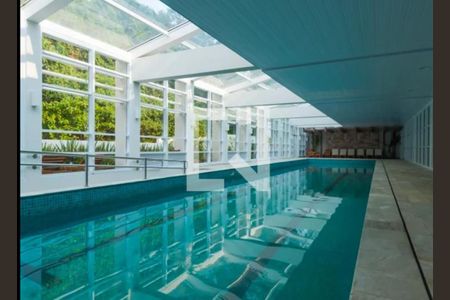 Apartamento à venda com 134m², 4 quartos e 2 vagas Apartamento à venda com 134m², 4 quartos e 2 vagasÁrea comum - Piscina