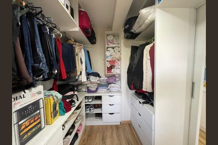 Apartamento à venda com 134m², 4 quartos e 2 vagas Apartamento à venda com 134m², 4 quartos e 2 vagasCloset quarto 2