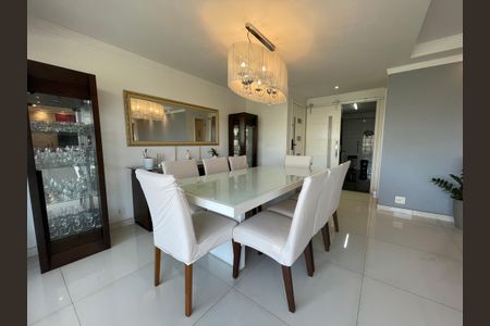 Apartamento à venda com 134m², 4 quartos e 2 vagas Apartamento à venda com 134m², 4 quartos e 2 vagasSala