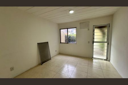Sala de casa de condomínio para alugar com 3 quartos, 120m² em Vargem Pequena, Rio de Janeiro