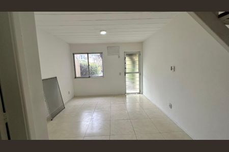 Sala de casa de condomínio para alugar com 3 quartos, 120m² em Vargem Pequena, Rio de Janeiro
