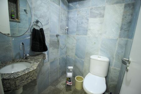 Casa à venda com 287m², 4 quartos e 4 vagas Casa à venda com 287m², 4 quartos e 4 vagasEdícula - Banheiro