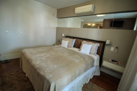 Casa à venda com 287m², 4 quartos e 4 vagas Casa à venda com 287m², 4 quartos e 4 vagasSuíte 1