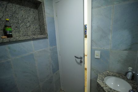 Casa à venda com 287m², 4 quartos e 4 vagas Casa à venda com 287m², 4 quartos e 4 vagasEdícula - Banheiro