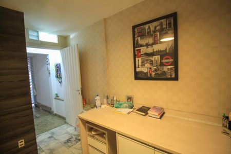 Casa à venda com 287m², 4 quartos e 4 vagas Casa à venda com 287m², 4 quartos e 4 vagasEdícula