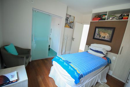 Casa à venda com 287m², 4 quartos e 4 vagas Casa à venda com 287m², 4 quartos e 4 vagasSuíte 2