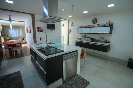 Casa à venda com 287m², 4 quartos e 4 vagas Casa à venda com 287m², 4 quartos e 4 vagasCozinha