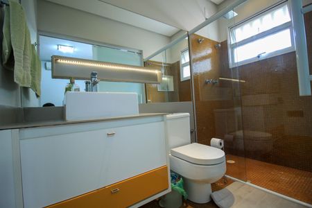 Casa à venda com 287m², 4 quartos e 4 vagas Casa à venda com 287m², 4 quartos e 4 vagasBanheiro da Suíte 3