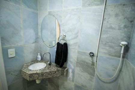 Casa à venda com 287m², 4 quartos e 4 vagas Casa à venda com 287m², 4 quartos e 4 vagasEdícula - Banheiro