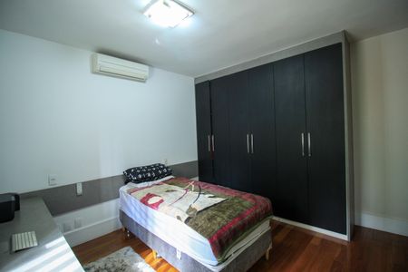 Casa à venda com 287m², 4 quartos e 4 vagas Casa à venda com 287m², 4 quartos e 4 vagasSuíte 3