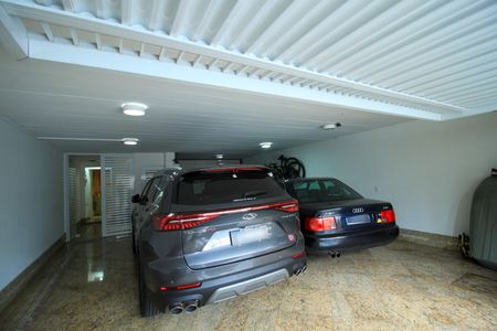 Casa à venda com 287m², 4 quartos e 4 vagas Casa à venda com 287m², 4 quartos e 4 vagasGaragem