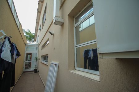 Casa à venda com 287m², 4 quartos e 4 vagas Casa à venda com 287m², 4 quartos e 4 vagasCorredor Externo