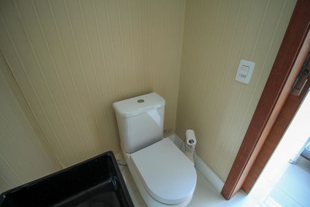 Casa à venda com 287m², 4 quartos e 4 vagas Casa à venda com 287m², 4 quartos e 4 vagasLavabo