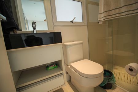 Casa à venda com 287m², 4 quartos e 4 vagas Casa à venda com 287m², 4 quartos e 4 vagasBanheiro Social