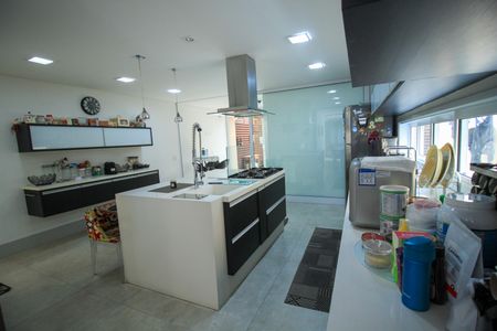 Casa à venda com 287m², 4 quartos e 4 vagas Casa à venda com 287m², 4 quartos e 4 vagasCozinha