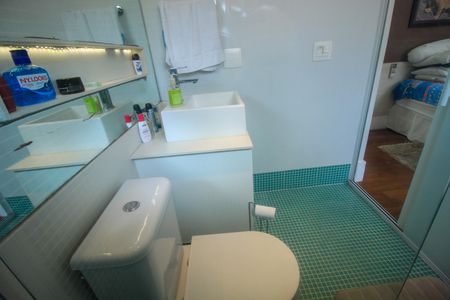 Casa à venda com 287m², 4 quartos e 4 vagas Casa à venda com 287m², 4 quartos e 4 vagasBanheiro da Suíte 2