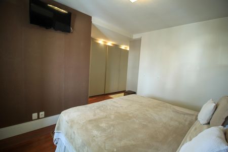 Casa à venda com 287m², 4 quartos e 4 vagas Casa à venda com 287m², 4 quartos e 4 vagasSuíte 1