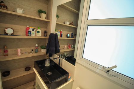 Casa à venda com 287m², 4 quartos e 4 vagas Casa à venda com 287m², 4 quartos e 4 vagasBanheiro Social