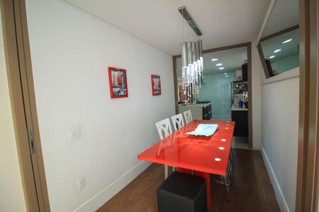 Casa à venda com 287m², 4 quartos e 4 vagas Casa à venda com 287m², 4 quartos e 4 vagasSala de Jantar