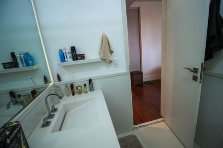 Casa à venda com 287m², 4 quartos e 4 vagas Casa à venda com 287m², 4 quartos e 4 vagasBanheiro da Suíte 1