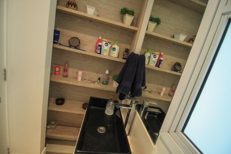 Casa à venda com 287m², 4 quartos e 4 vagas Casa à venda com 287m², 4 quartos e 4 vagasBanheiro Social