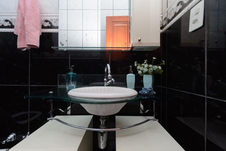 Casa à venda com 416m², 3 quartos e 4 vagasCasa 2 - Banheiro