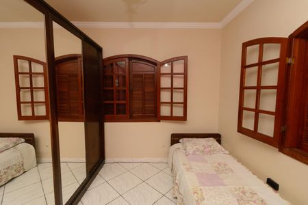 Casa à venda com 416m², 3 quartos e 4 vagasCasa 2 - Quarto 2