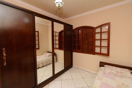 Casa à venda com 416m², 3 quartos e 4 vagasCasa 2 - Quarto 2