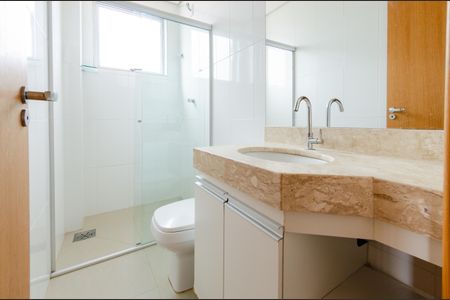 Apartamento à venda com 80m², 3 quartos e 2 vagas Apartamento à venda com 80m², 3 quartos e 2 vagasBanheiro social