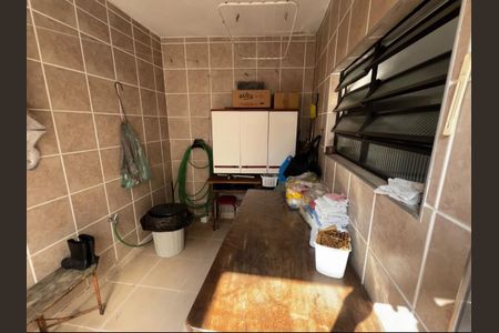 Casa à venda com 220m², 4 quartos e 3 vagas Casa à venda com 220m², 4 quartos e 3 vagasQuintal