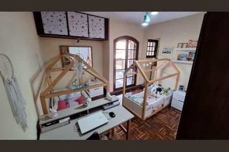 Casa à venda com 110m², 3 quartos e 4 vagas