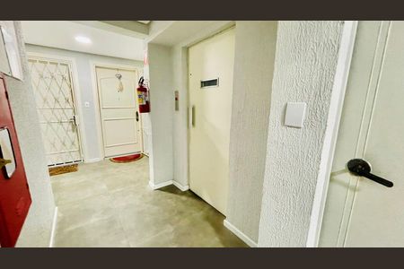 Apartamento à venda com 75m², 2 quartos e sem vaga Apartamento à venda com 75m², 2 quartos e sem vagaHall de Entrada