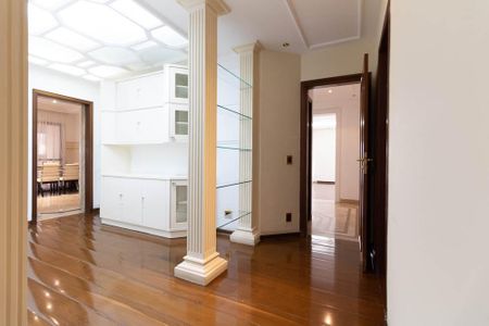 Apartamento à venda com 300m², 4 quartos e 4 vagas Apartamento à venda com 300m², 4 quartos e 4 vagasCorredor