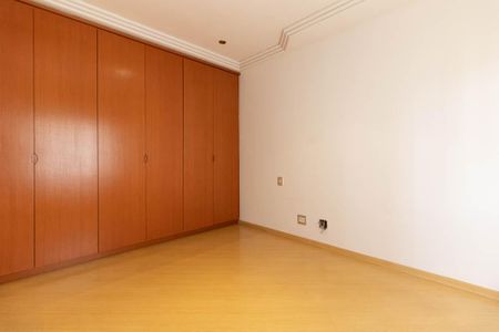 Apartamento à venda com 300m², 4 quartos e 4 vagas Apartamento à venda com 300m², 4 quartos e 4 vagasSuíte 3