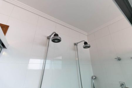 Apartamento à venda com 300m², 4 quartos e 4 vagas Apartamento à venda com 300m², 4 quartos e 4 vagasBanheiro da Suíte 1