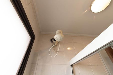 Apartamento à venda com 300m², 4 quartos e 4 vagas Apartamento à venda com 300m², 4 quartos e 4 vagasBanheiro de Serviço