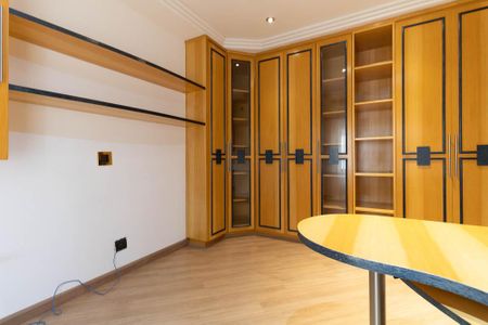 Apartamento à venda com 300m², 4 quartos e 4 vagas Apartamento à venda com 300m², 4 quartos e 4 vagasSuíte 2
