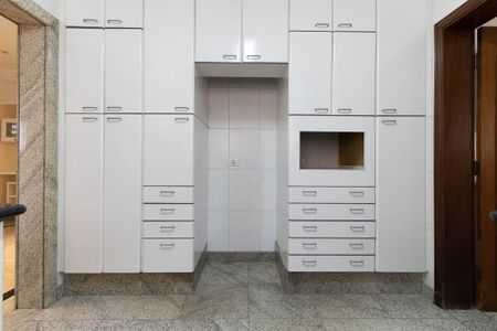 Apartamento à venda com 300m², 4 quartos e 4 vagas Apartamento à venda com 300m², 4 quartos e 4 vagasCozinha